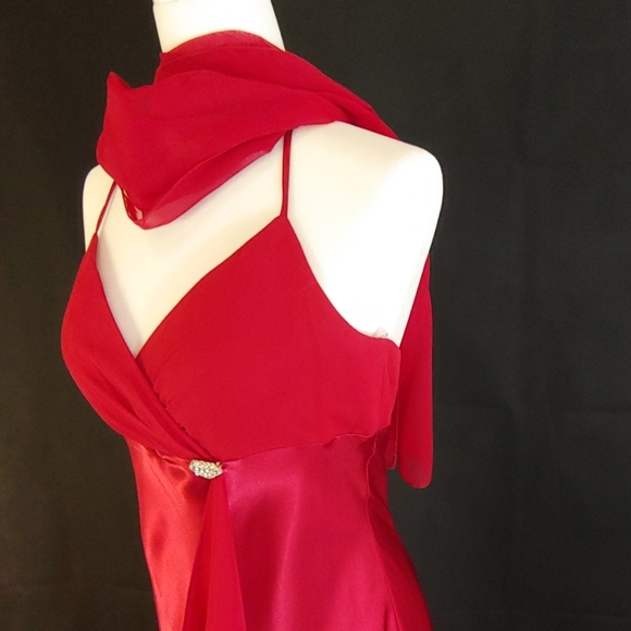Nightway Red Spaghetti Strap Backless Gown size 12 - Picture 4 of 4